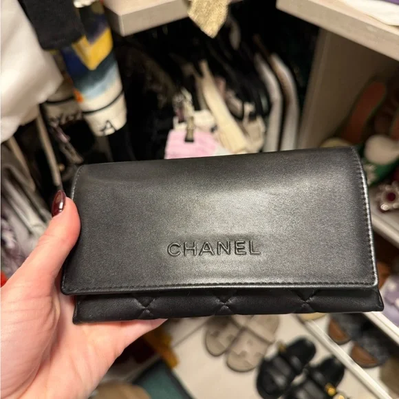 CHANEL Black Cat-Eye Sunglasses - Picture 2 of 7